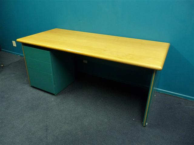 desk 1800x800